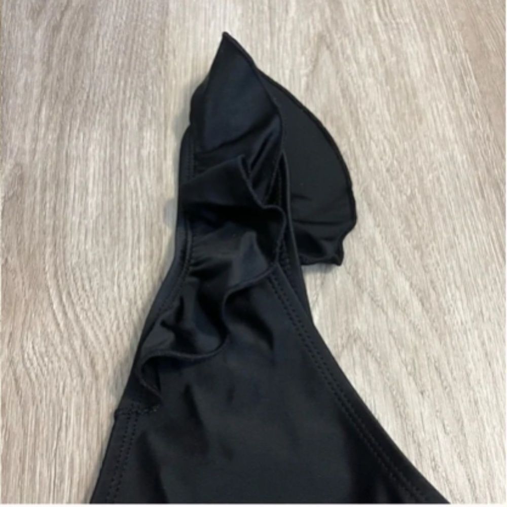 Missguided Black Ruffle Swimsuit Top - Picture 5 of 6